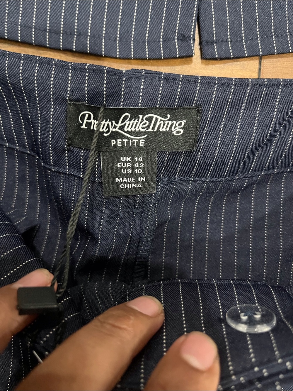 PrettyLittleThing Petite Navy Pinstripe Tailored Top & Mini Shorts Set NWT US 10 - Picture 3 of 9